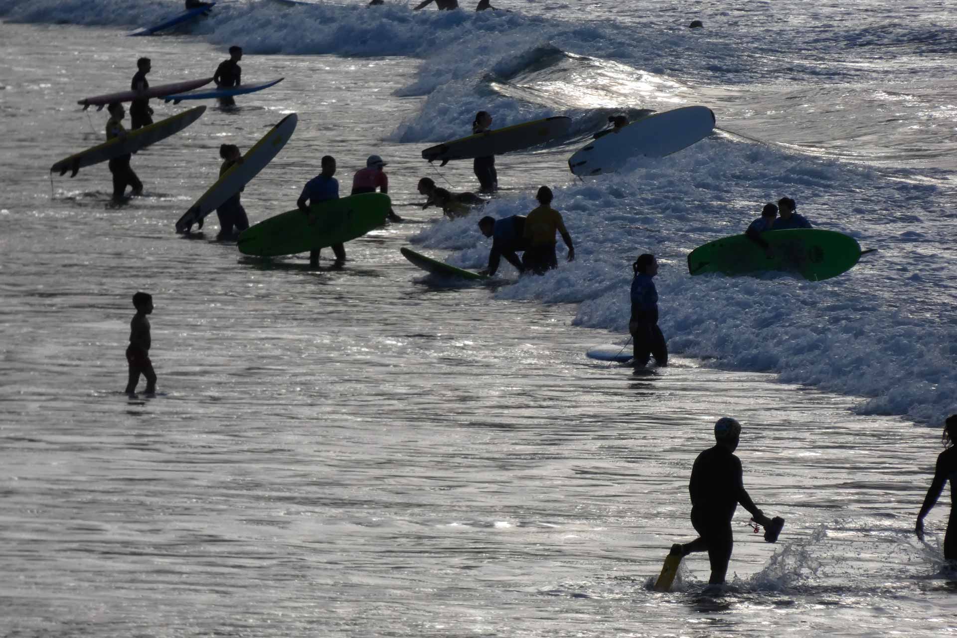 Crowded-surf-beach-in-Costa-Rica